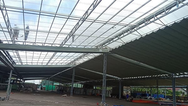 Tấm Polycarbonate được ứng dụng làm mái che