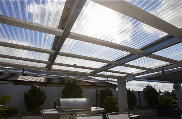 Tấm lợp polycarbonate sóng Quadalite có tỷ lệ truyền sáng tốt